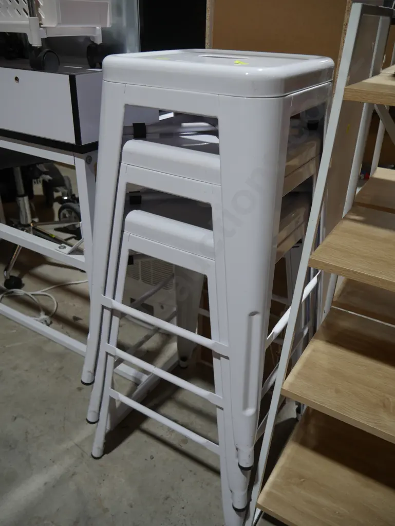 3 bar stools Image 1++
