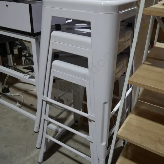 3 bar stools