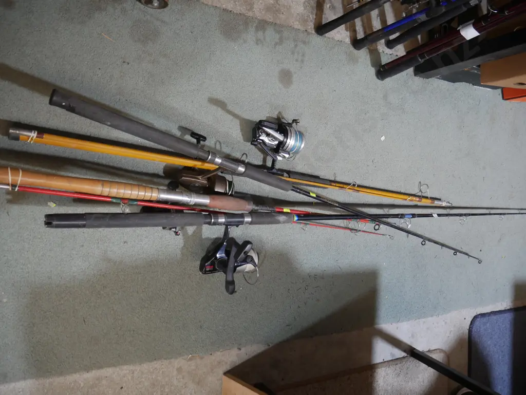 4 fishing rods Image 1++