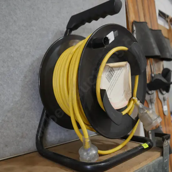 Extension cord reel