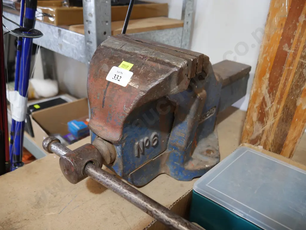 Large vice Image 1++