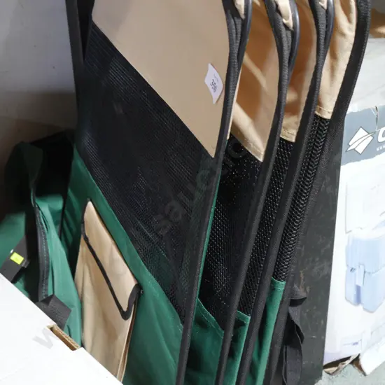 Portable pet enclosure