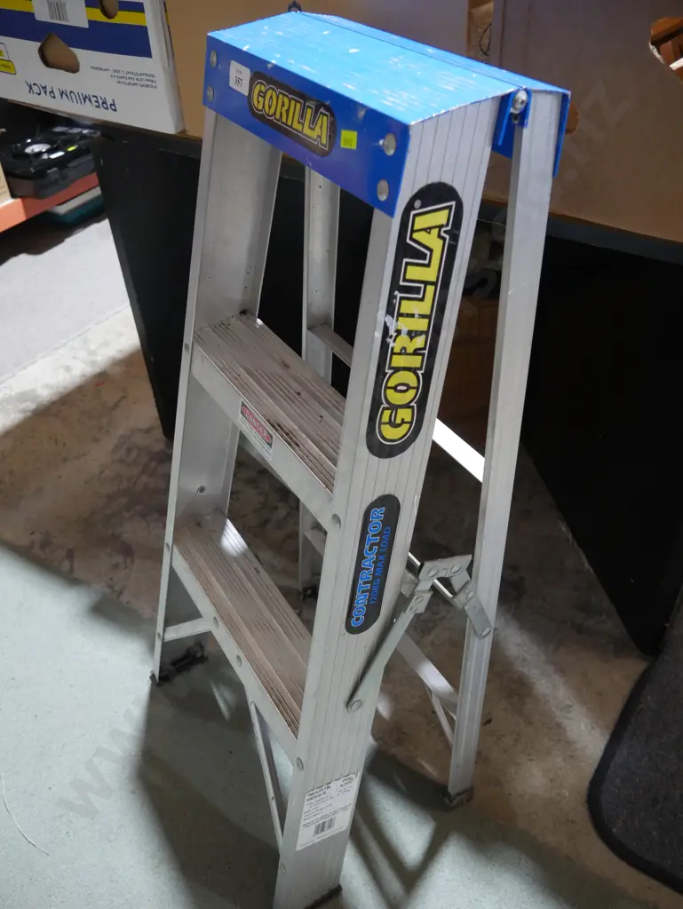 Step ladder Image 1++