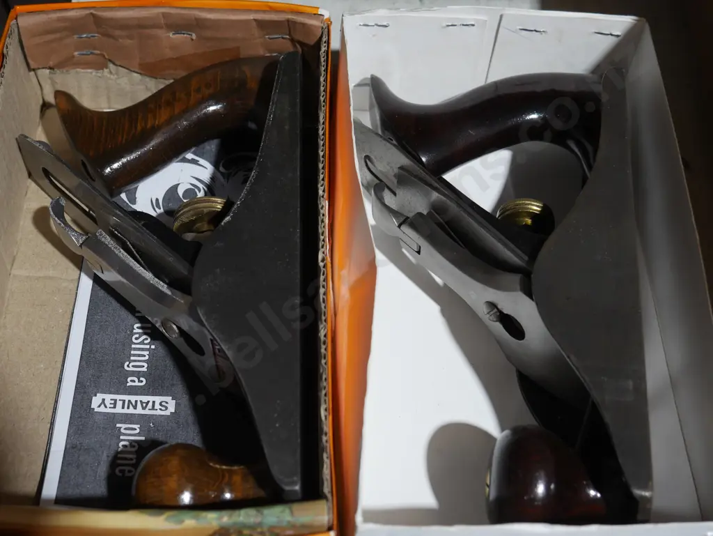 2 wood planes Image 1++