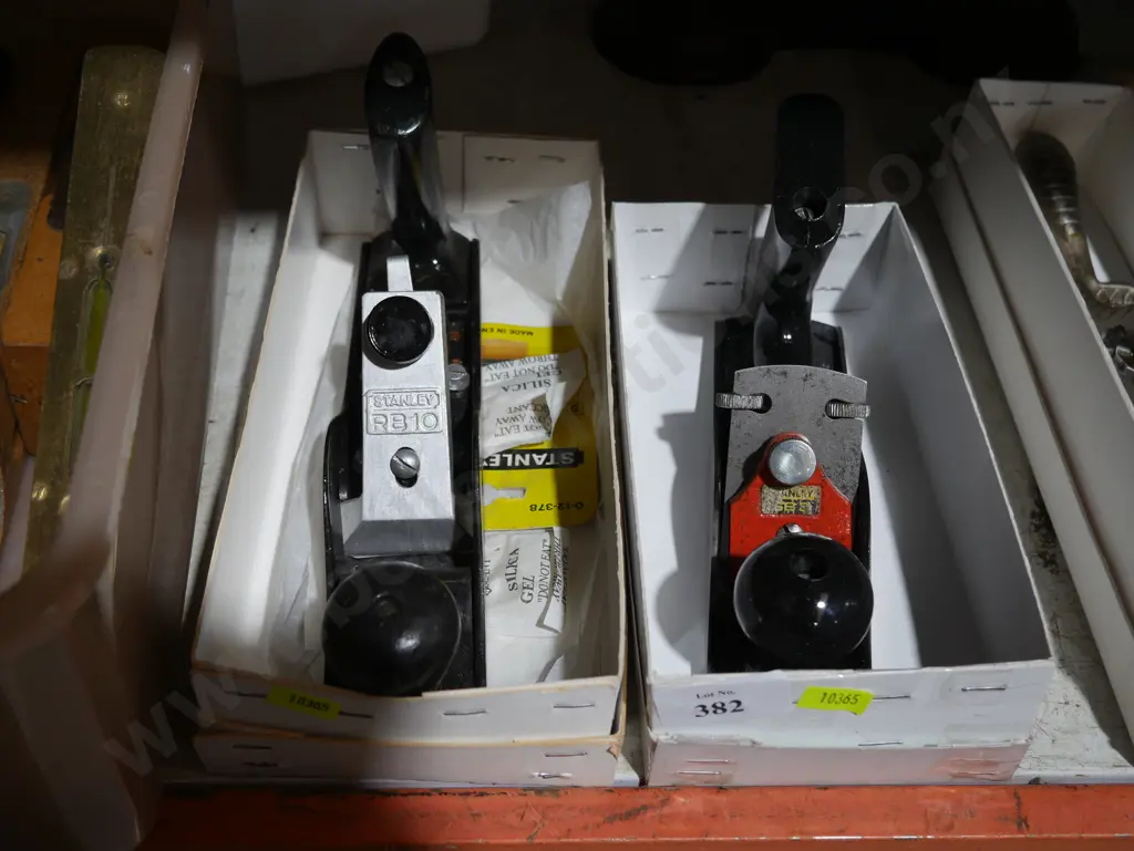 2 wood planes Image 1++