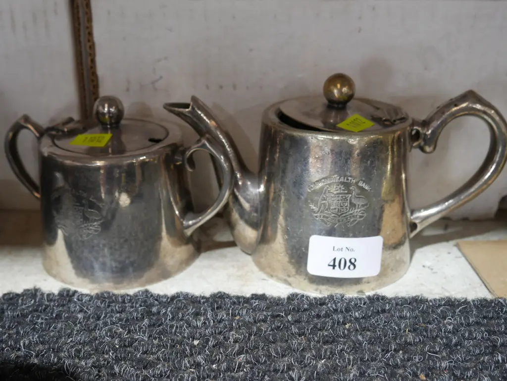 Commonwealth bank of Australia teapot and sugar pot Image 1++