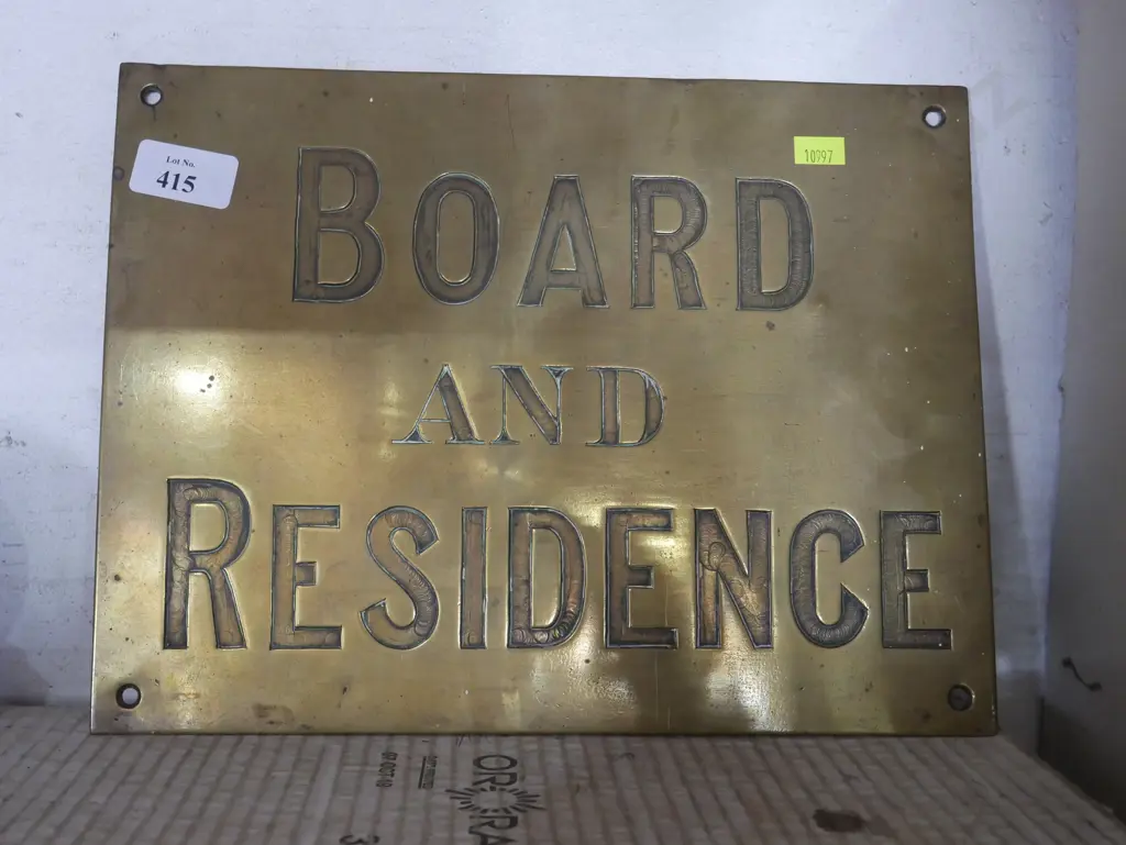 Board and residence sign Image 1++