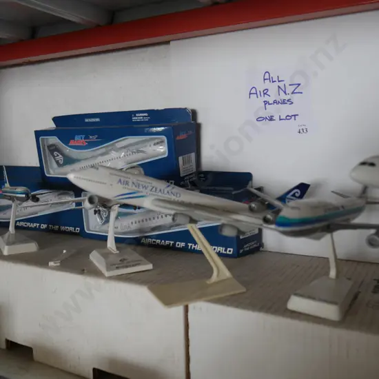 Assorted air New Zealand model planes