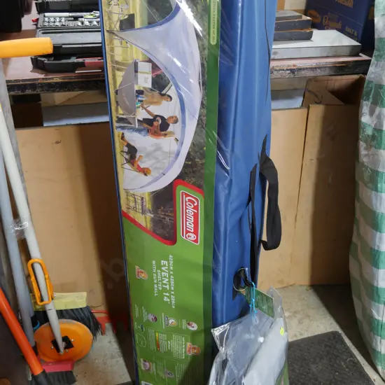 Shelter with sun wall