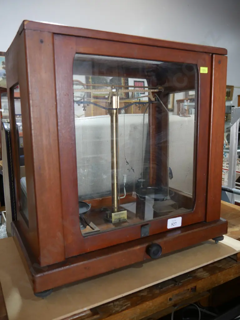 Cased scales Image 1++