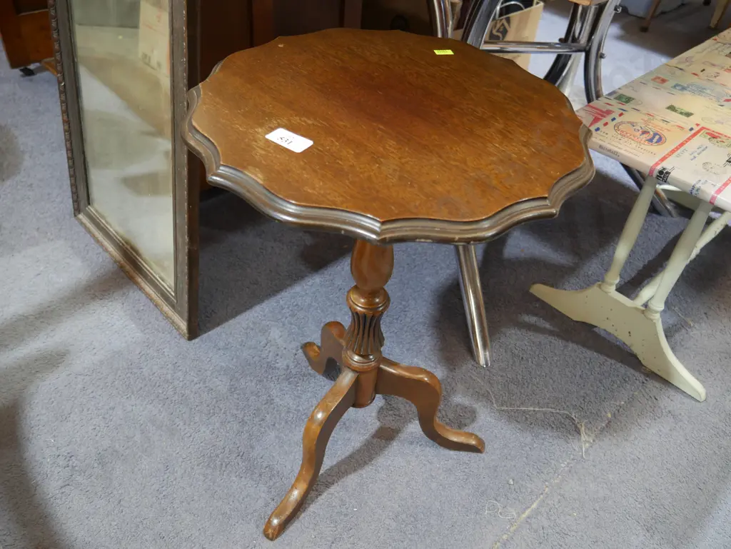 Wine table Image 1++