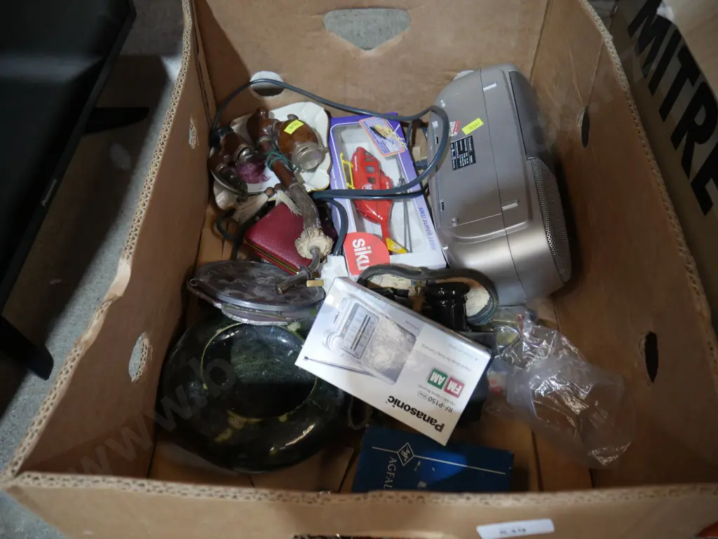 Pottery, transistor radio etc Image 1++