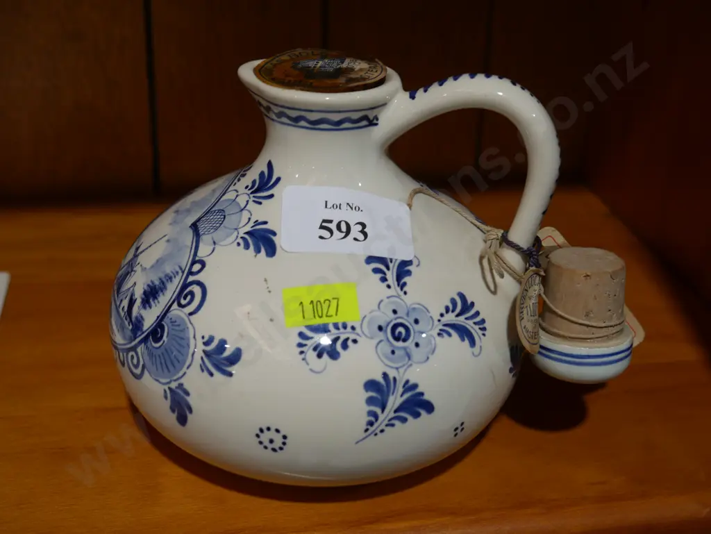 Delft decanter of cherry whiskey liquor Image 1++