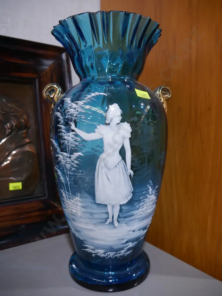Mary Gregory glass vase Image 1++
