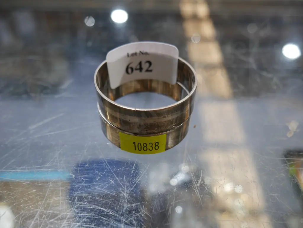 Sterling silver napkin rings Image 1++