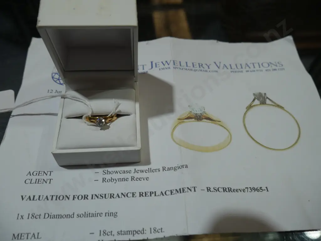 18 ct yellow gold diamond ring - Val $5300 Image 1++