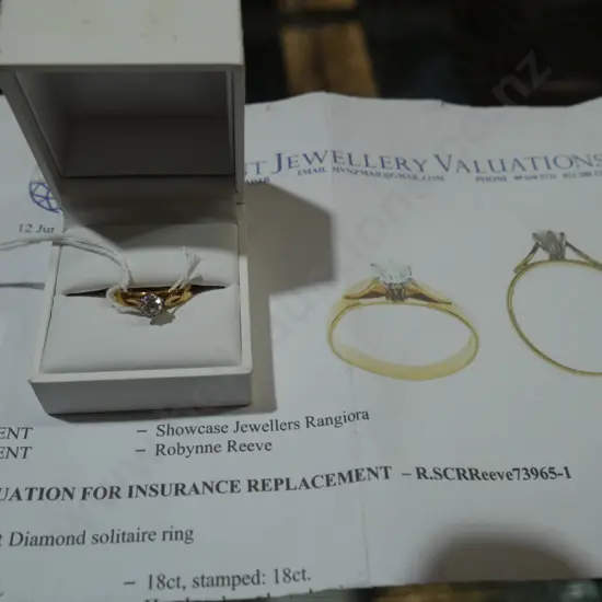 18 ct yellow gold diamond ring - Val $5300