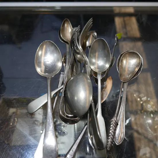 Assorted cutlery