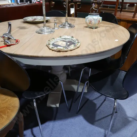 Round dining table and 6 chairs