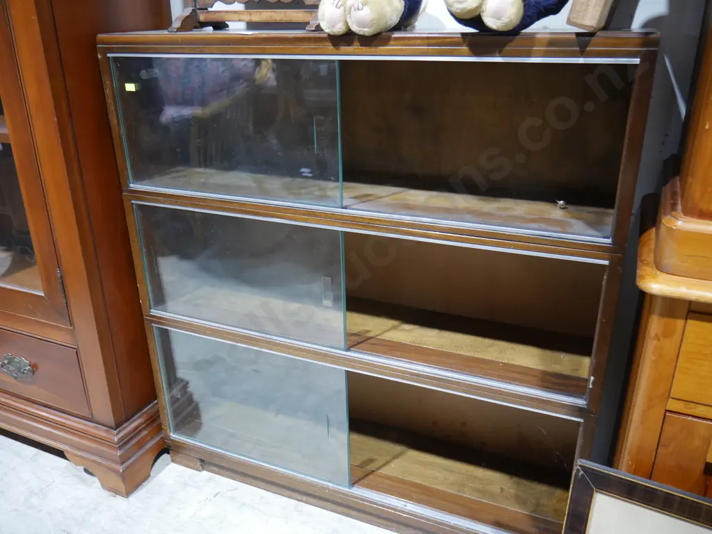 Display cabinet Image 1++