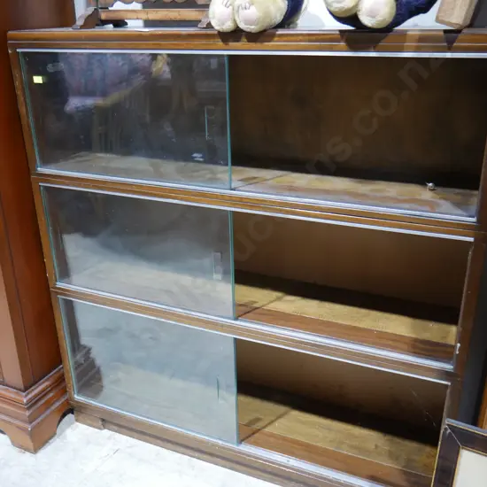 Display cabinet