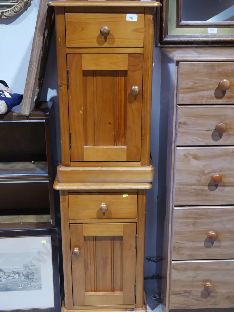 2 bedside cabinets Image 1++