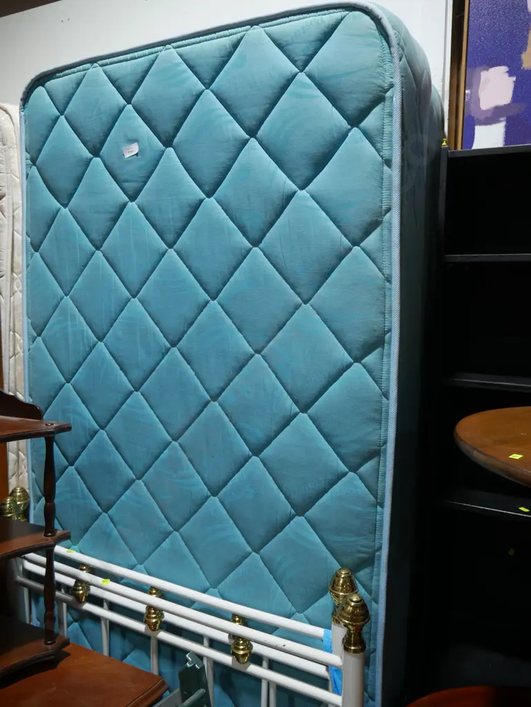 Single bed and headboard Image 1++