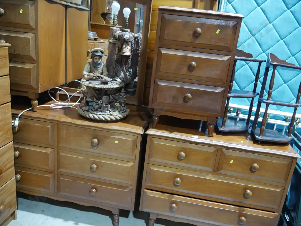 Four-piece bedroom suite Image 1++