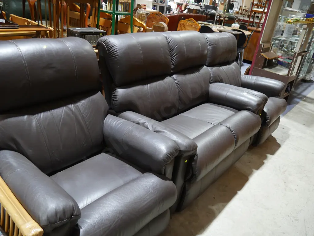 Brown leather lazyboy  lounge suite Image 1++