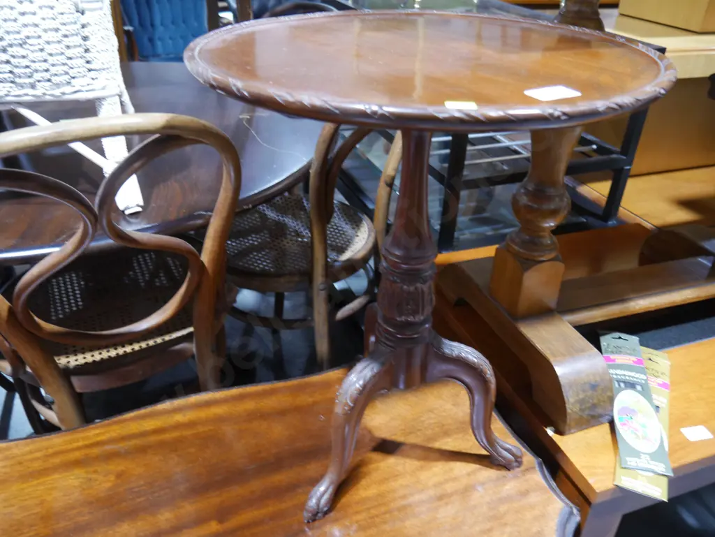 Wine table Image 1++