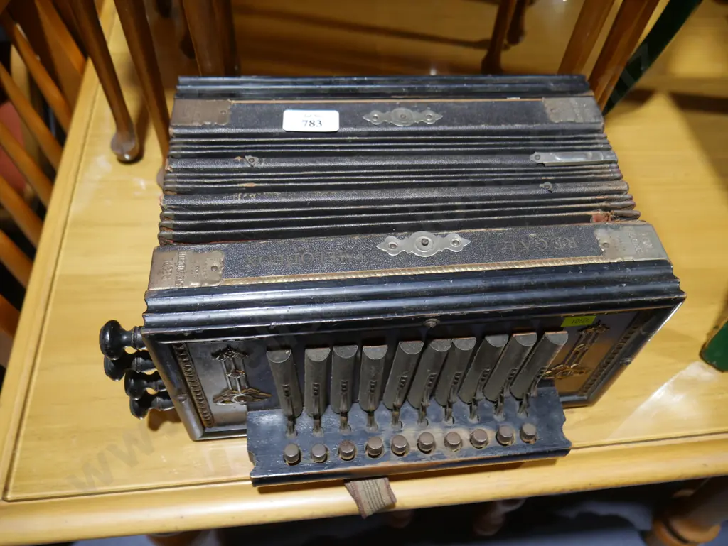 Melodeon regal Image 1++