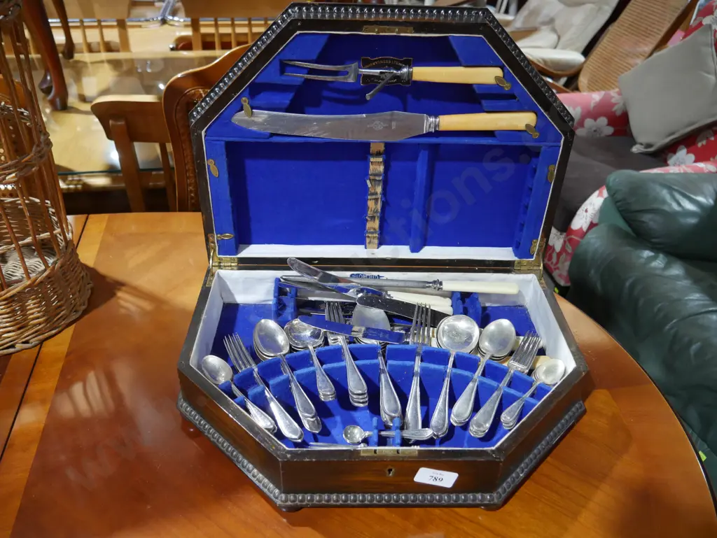 Canteen of cutlery Image 1++