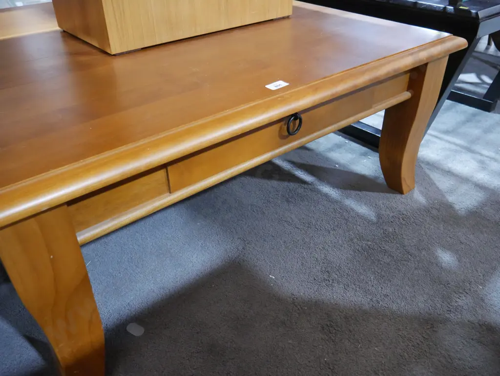 Large coffee table Image 1++