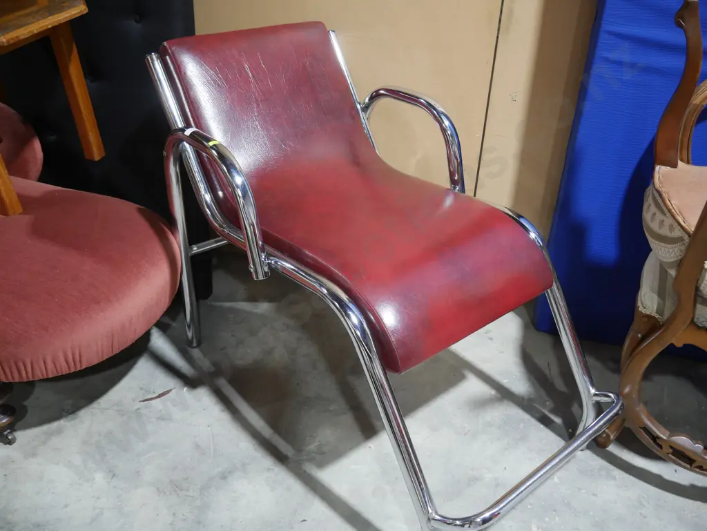 Hairdressers chair Image 1++