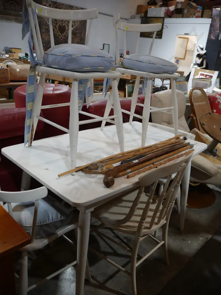White table and chairs Image 1++