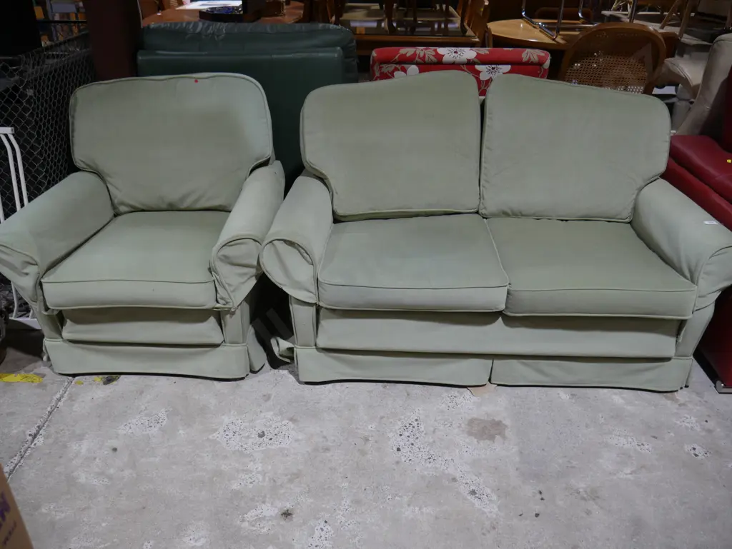 2 peice lounge suite Image 1++