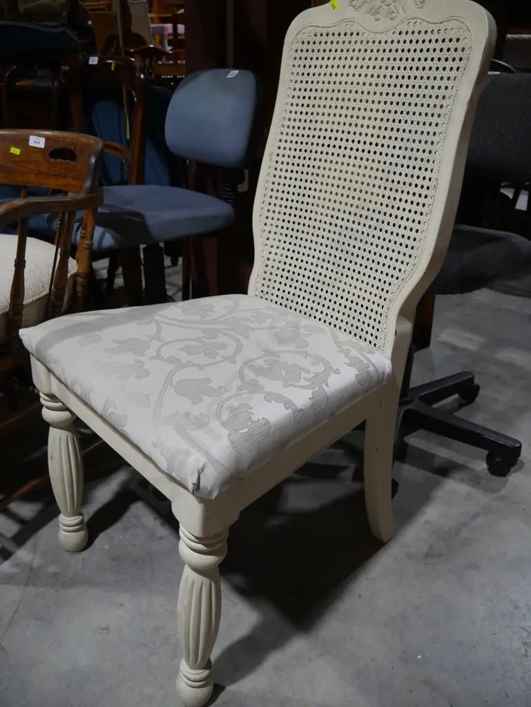 White chair Image 1++