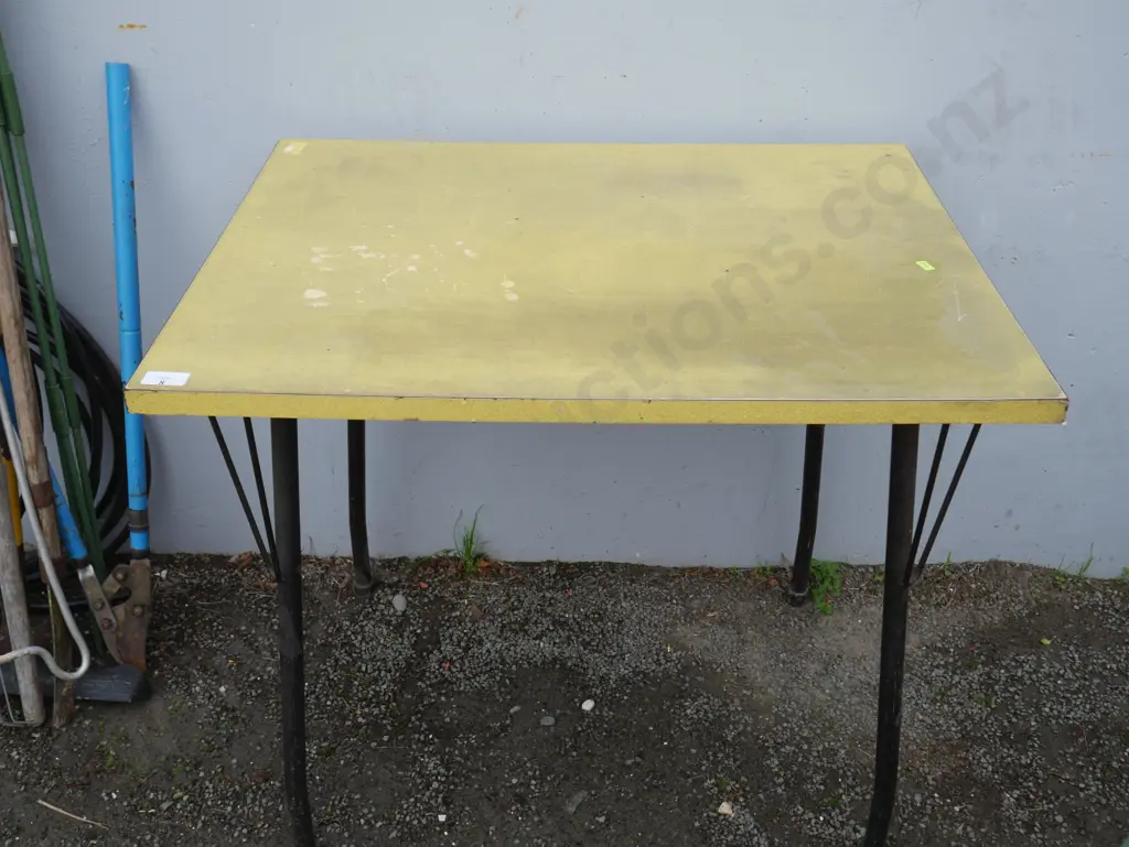 Formica top table Image 1++