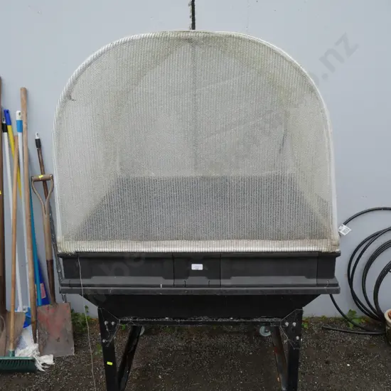 Large veggie pod planter