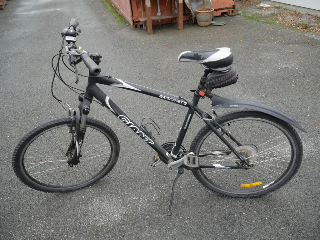 Giant men's bike Image 1++