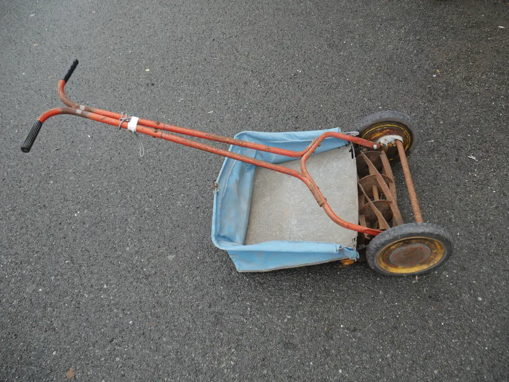 Push mower Image 1++