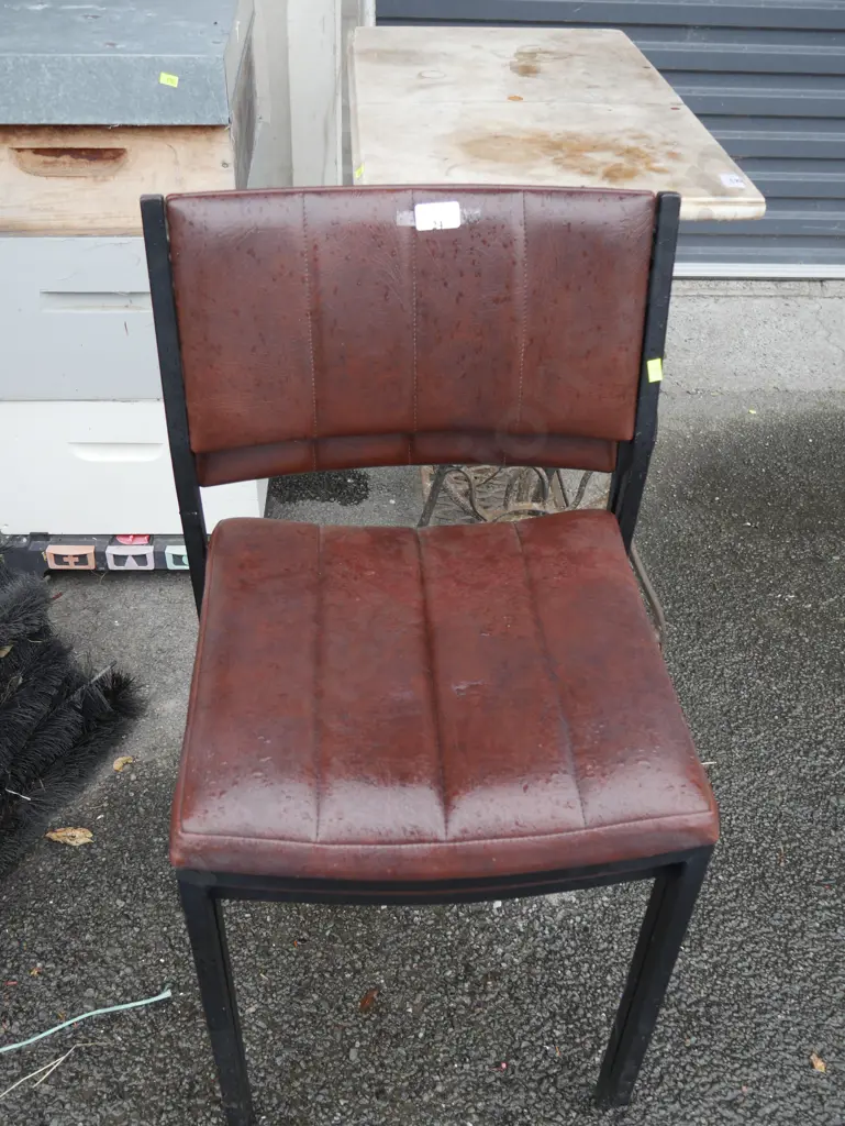 Two chairs Image 1++