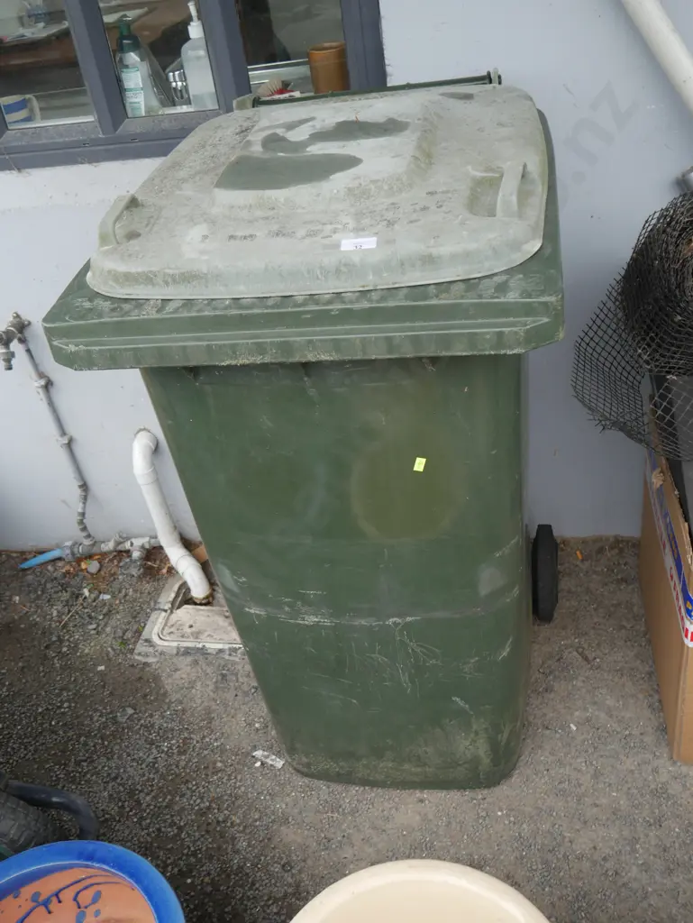 Wheelie bin Image 1++