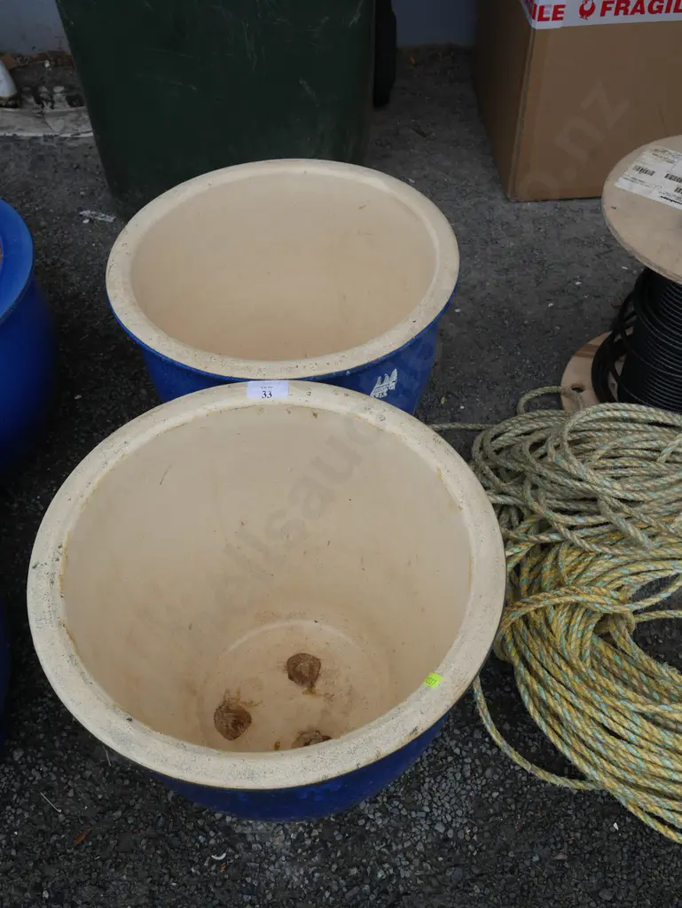 Two garden pots Image 1++