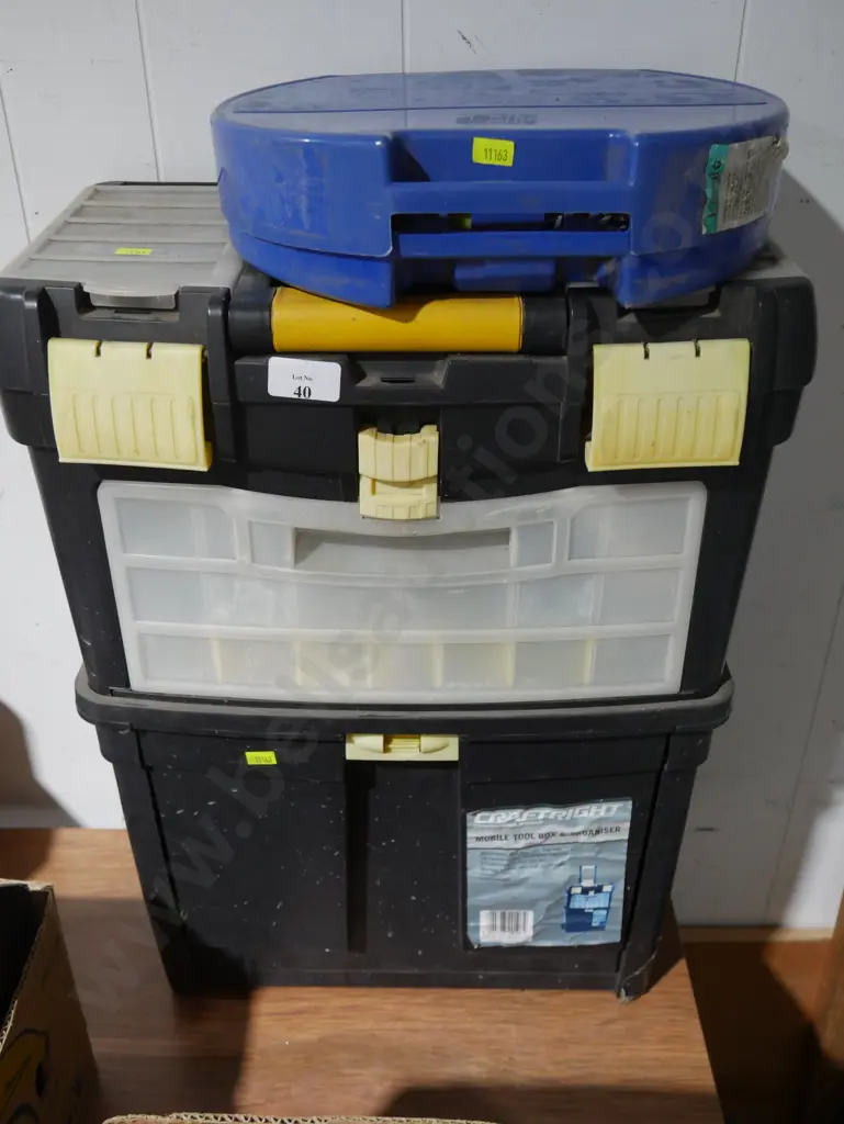 Tool box, snow chains Image 1++