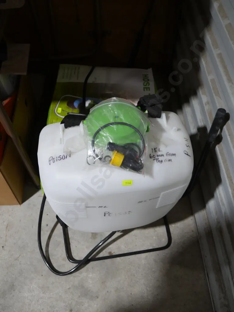 Garden sprayer Image 1++