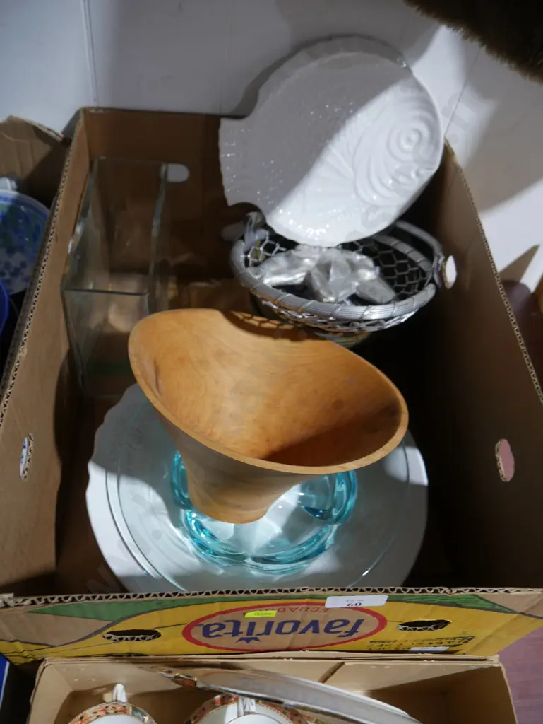 Assorted bowls etc Image 1++