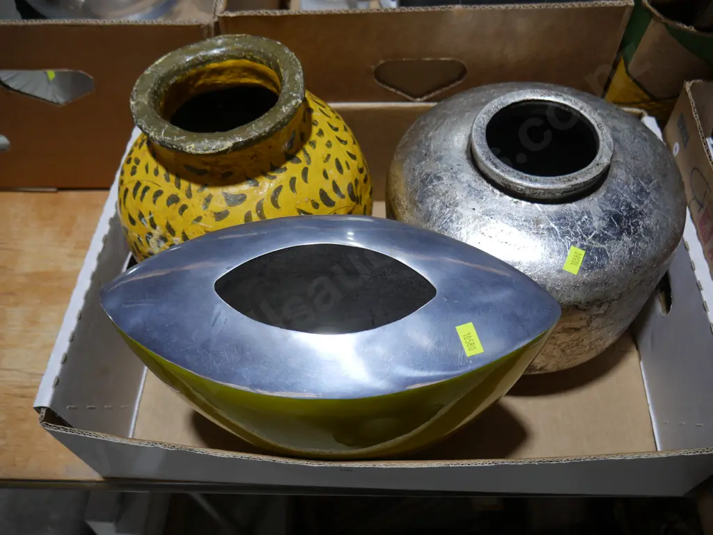 3 vases Image 1++