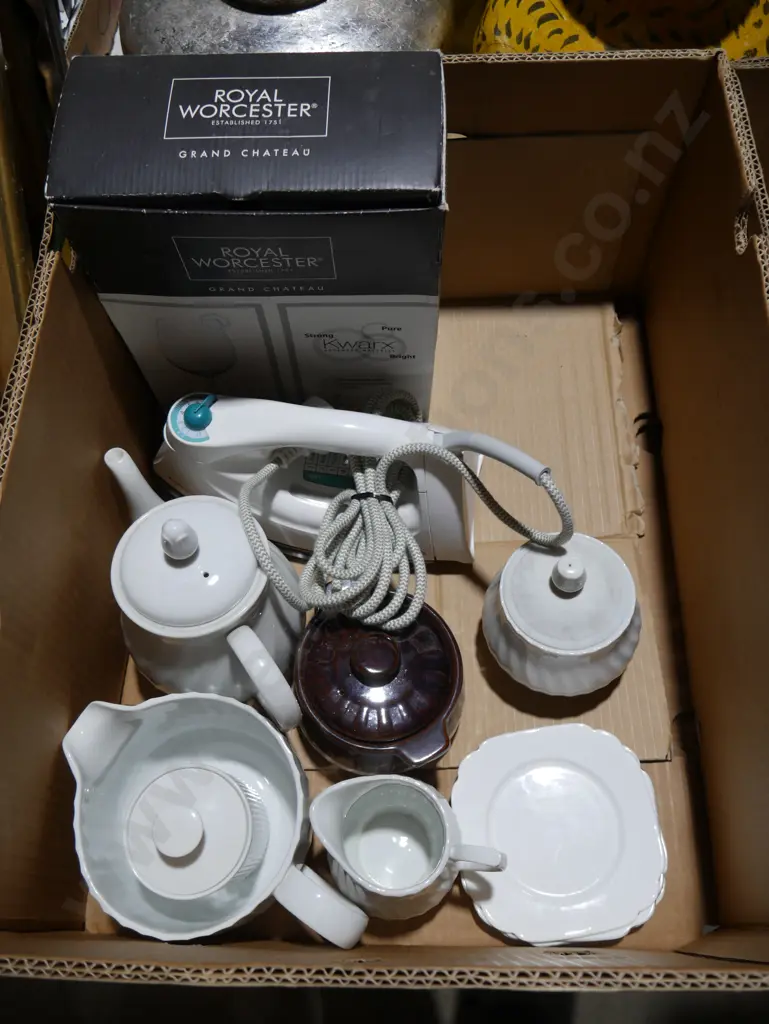 Steam iron, teapot, lidded jars etc Image 1++