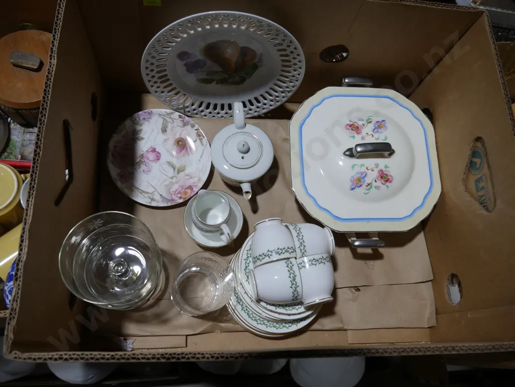 China and glassware Image 1++